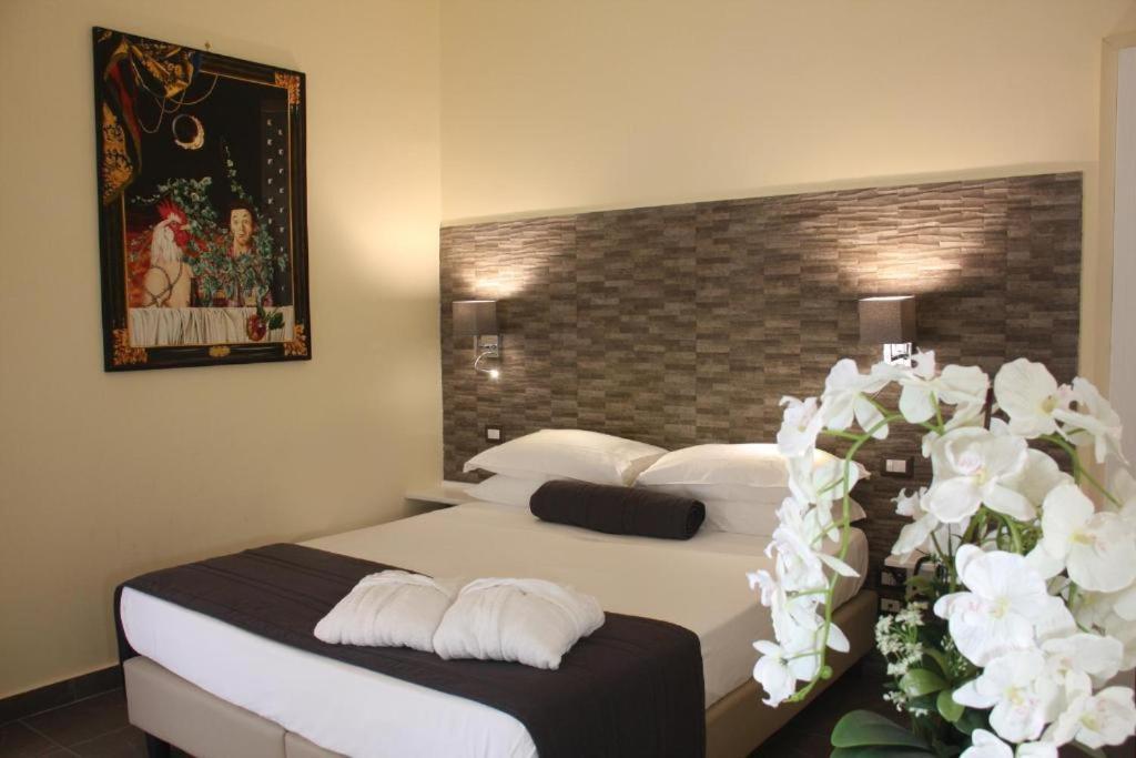 Boutique Hotel Piazza Carita Naples Exterior photo