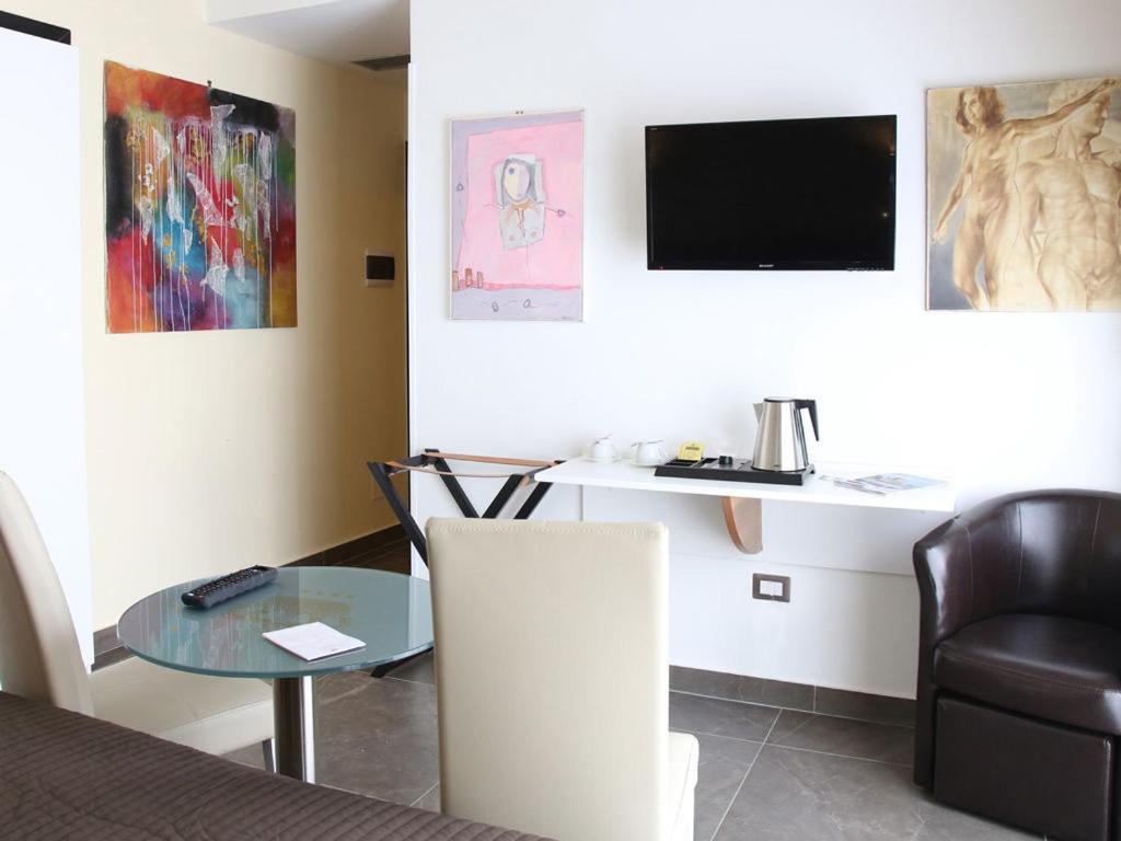 Boutique Hotel Piazza Carita Naples Exterior photo