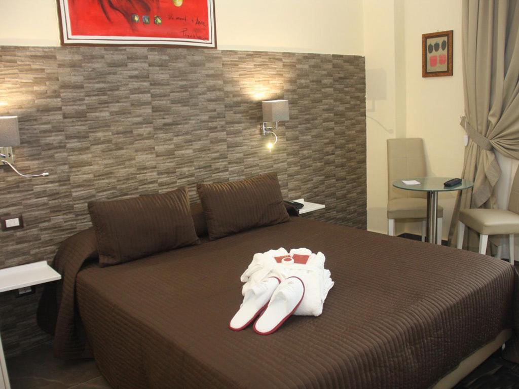 Boutique Hotel Piazza Carita Naples Exterior photo